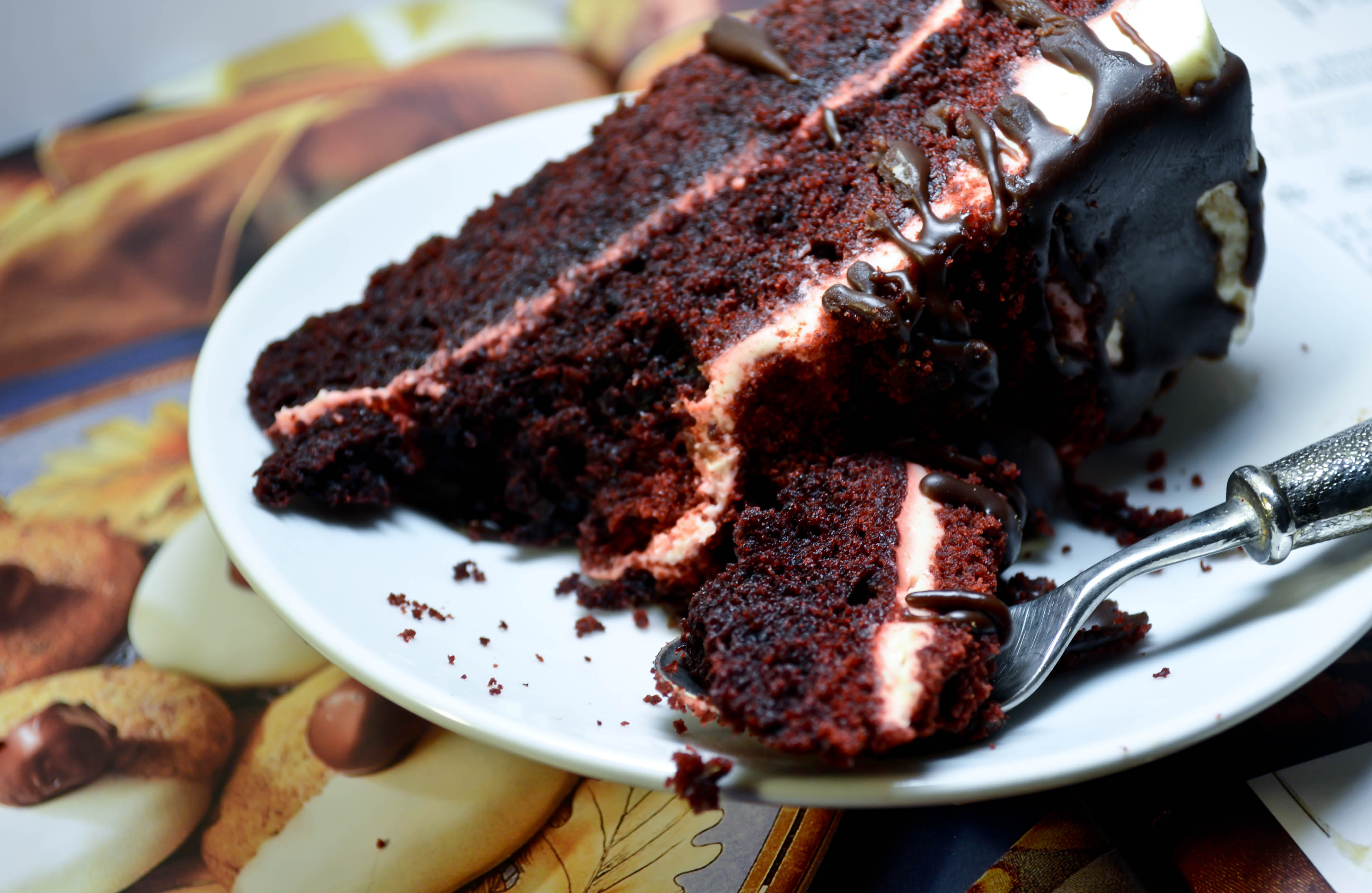 Vanilla, chocolate and Red velvet cake Recipe by Meerah's Cuisine - Cookpad